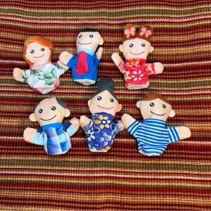 Finger Puppets - Mini Grandparents, Mom & Dad, Brother & Sister - 6 Piece - NWT